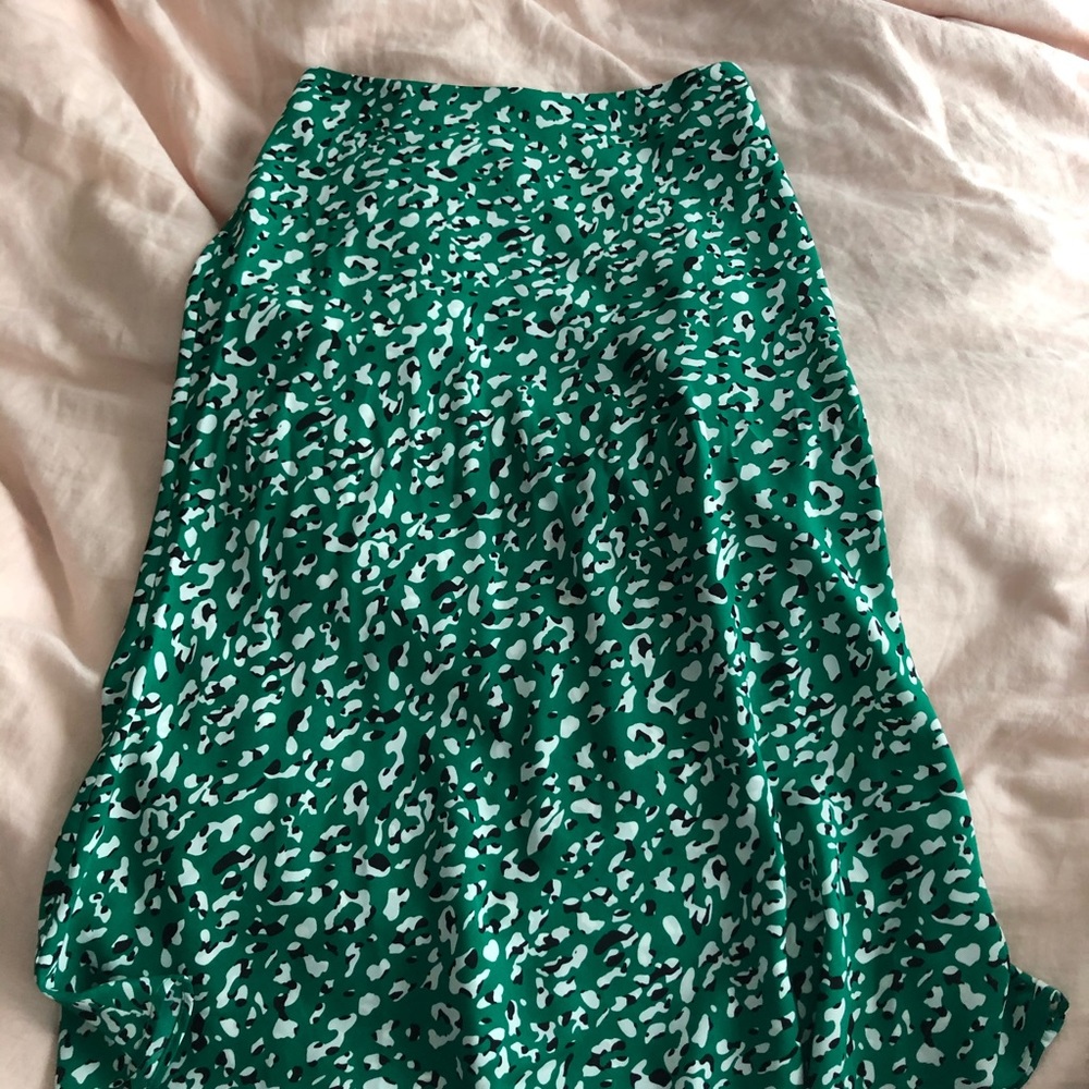 Forever 21 never worn green skirt